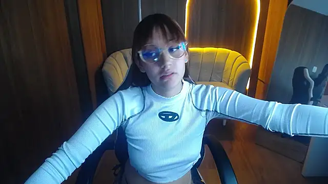 Snapshot of Scarlet_2b_ chatting on October 23, 8:18 pm Scarlet 2b online show from October 23, 8:18 pm