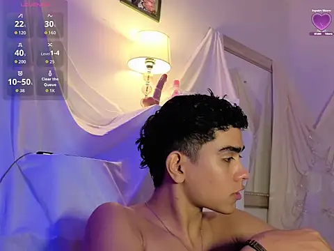 Snapshot of Yamilk101 chatting on December 4, 6:12 am Yamilk101 online show from December 4, 6:12 am