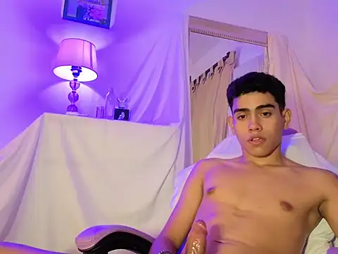 Snapshot of Yamilk101 chatting on January 11, 1:32 am Yamilk101 online show from January 11, 1:32 am