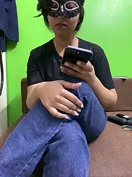 Snapshot of darkdoll007 chatting on March 2, 9:05 am darkdoll007 online show from March 2, 9:05 am