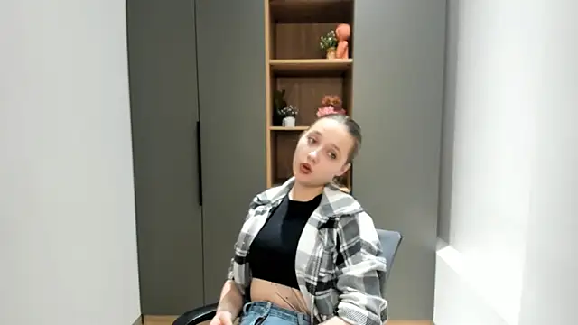 NadiaGnegy online show from October 19, 3:18 am