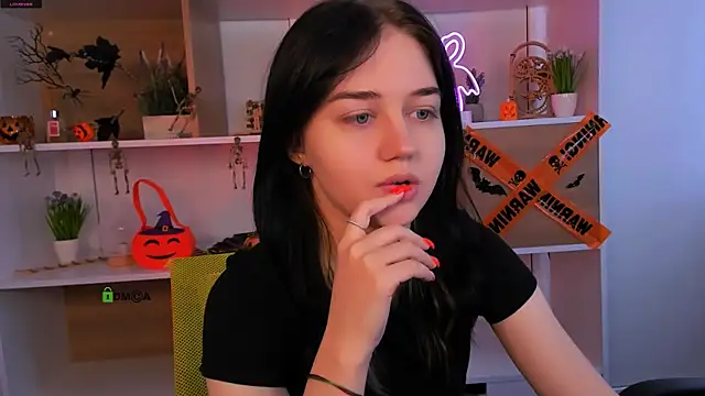 Snapshot of miki_ti chatting on October 30, 9:22 am miki ti online show from October 30, 9:22 am