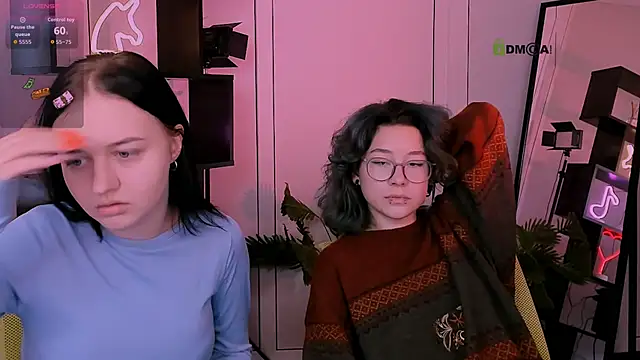 Snapshot of miki_ti chatting on November 6, 12:17 pm miki ti online show from November 6, 12:17 pm