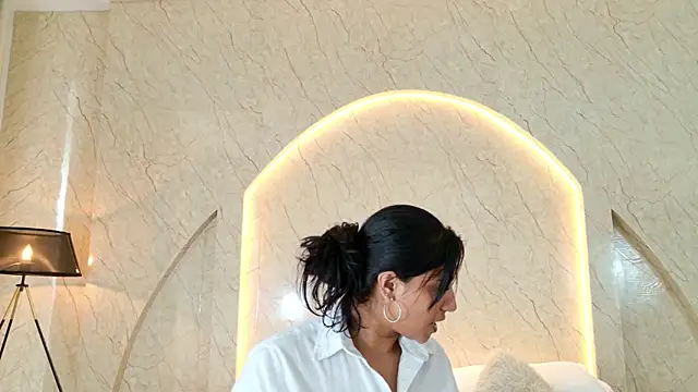 Antonella Russo1 online show from April 8, 1:00 pm