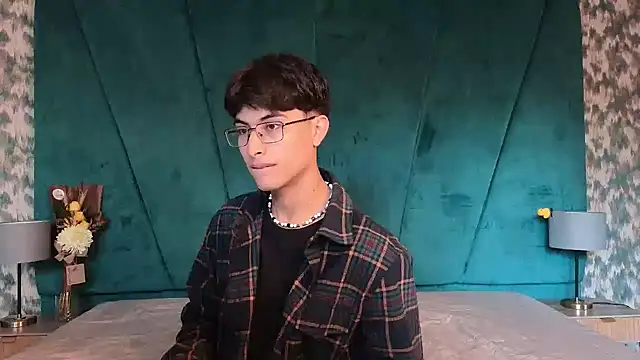 Aaron Eze online show from February 18, 7:32 pm