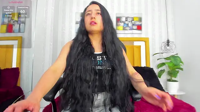 Snapshot of Samanta_Fischer chatting on December 18, 11:27 am Samanta Fischer online show from December 18, 11:27 am