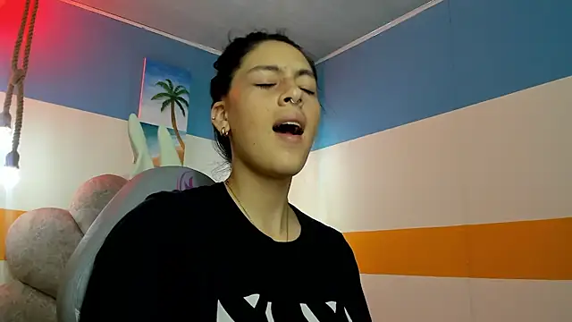 moon winy online show from October 31, 11:33 am