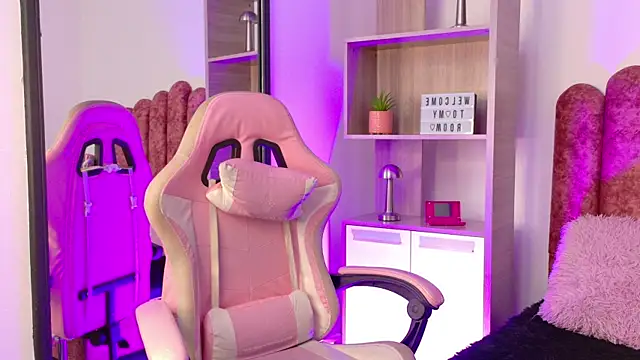 Lullaby Charade online show from December 22, 8:17 pm