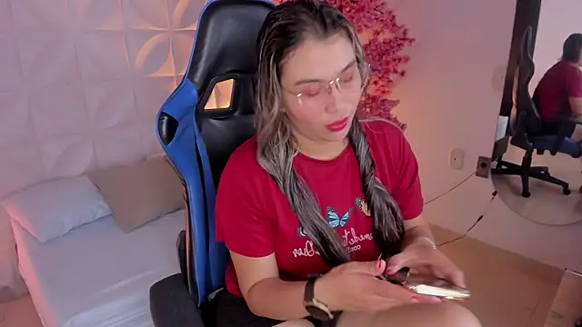 clara luu  online show from February 28, 7:15 pm