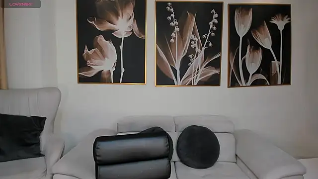 MeganCross1 online show from November 16, 4:51 am