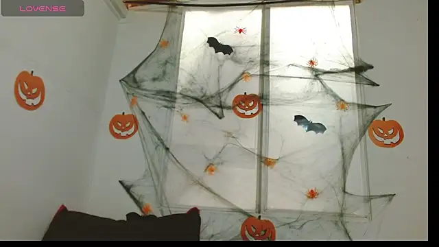 nicole-roman online show from October 22, 1:00 pm