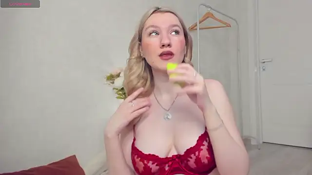 Snapshot of LinaRayy chatting on February 20, 1:02 am LinaRayy online show from February 20, 1:02 am