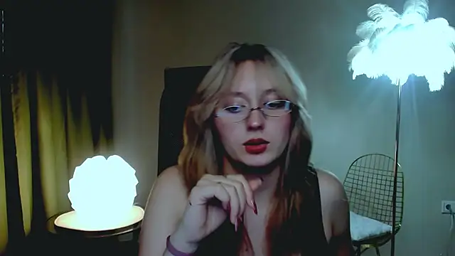 Snapshot of ScarlettScril chatting on October 20, 6:25 am ScarlettScril online show from October 20, 6:25 am