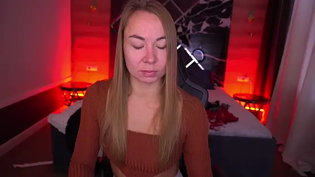 VixenMuse online show from October 27, 6:50 am