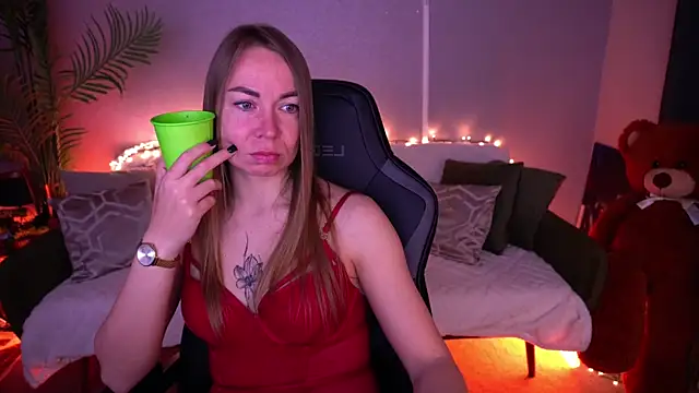 VixenMuse online show from April 13, 8:25 pm