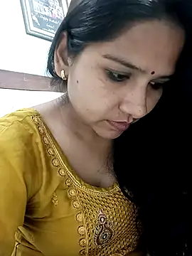 Vanshika1432 online show from October 25, 5:40 pm