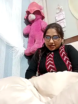 Vanshika1432 online show from November 16, 2:50 am