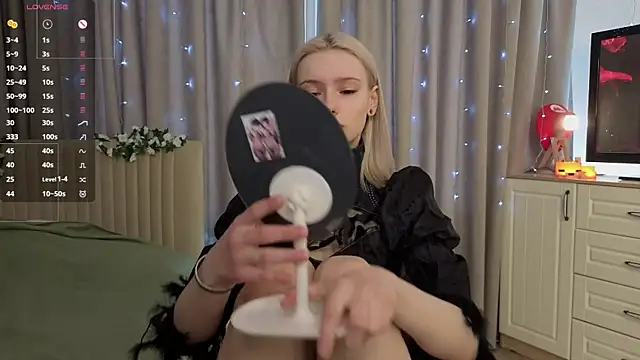 Snapshot of Sunshine_agata chatting on February 21, 4:35 am Sunshine agata online show from February 21, 4:35 am