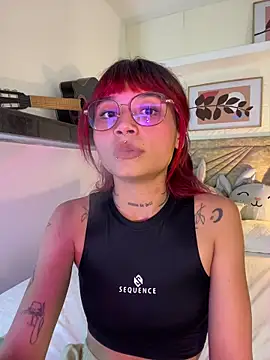 Emma duff online show from April 7, 7:47 pm