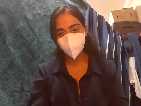 shainiasha1 online show from May 28, 4:59 pm