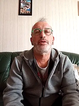 Snapshot of Ptitcouic chatting on October 22, 11:54 am Ptitcouic online show from October 22, 11:54 am