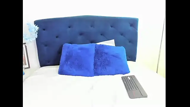 Scarlett Glows1 online show from October 27, 10:58 pm