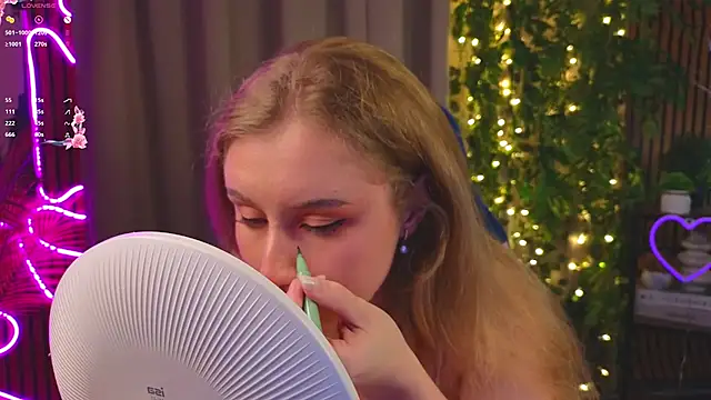 PriscillaPowell online show from December 19, 9:33 pm