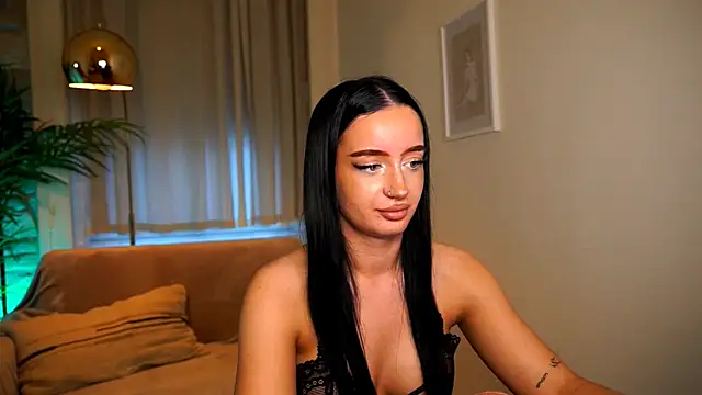  blackpearlll online show from April 15, 5:20 pm