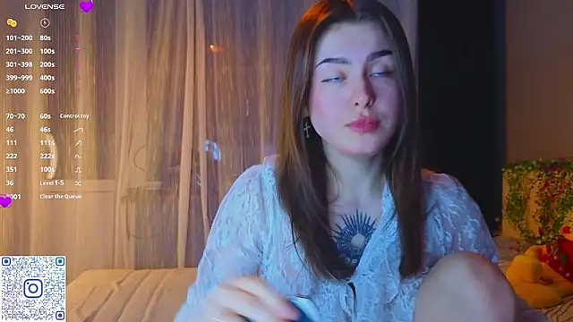 TinyMollys online show from February 26, 5:23 pm