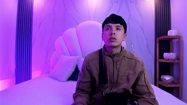 Snapshot of hoot_booys_ chatting on January 9, 3:31 am hoot booys online show from January 9, 3:31 am