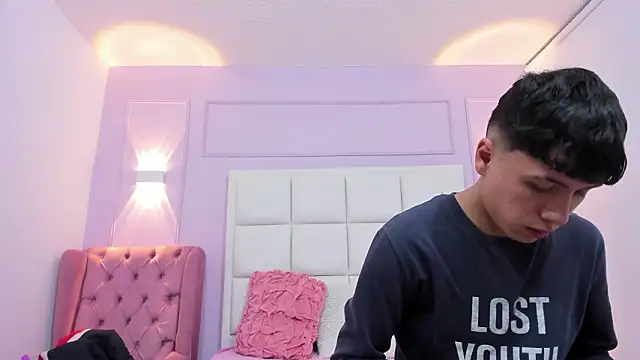 Snapshot of hoot_booys_ chatting on February 13, 8:05 pm hoot booys online show from February 13, 8:05 pm