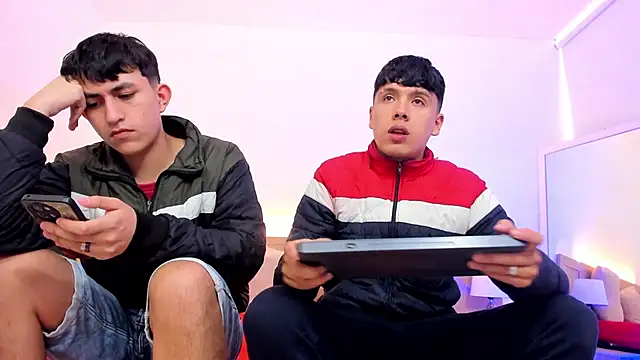 Snapshot of hoot_booys_ chatting on February 17, 8:04 pm hoot booys online show from February 17, 8:04 pm