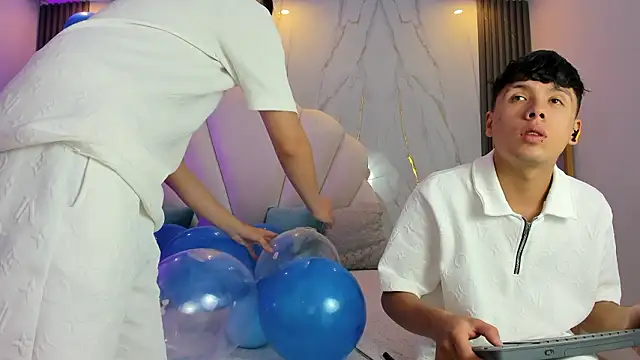 Snapshot of hoot_booys_ chatting on February 19, 9:00 pm hoot booys online show from February 19, 9:00 pm