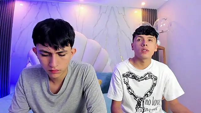 Snapshot of hoot_booys_ chatting on February 20, 7:25 pm hoot booys online show from February 20, 7:25 pm