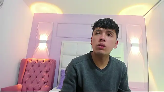 Snapshot of hoot_booys_ chatting on February 22, 8:18 pm hoot booys online show from February 22, 8:18 pm