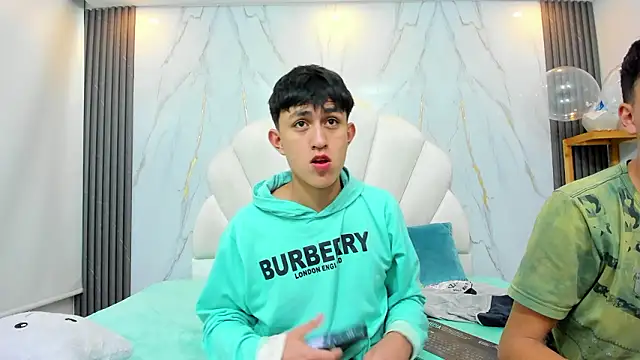 Snapshot of hoot_booys_ chatting on February 23, 9:34 pm hoot booys online show from February 23, 9:34 pm