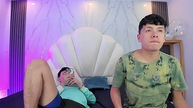 Snapshot of hoot_booys_ chatting on February 24, 6:06 pm hoot booys online show from February 24, 6:06 pm