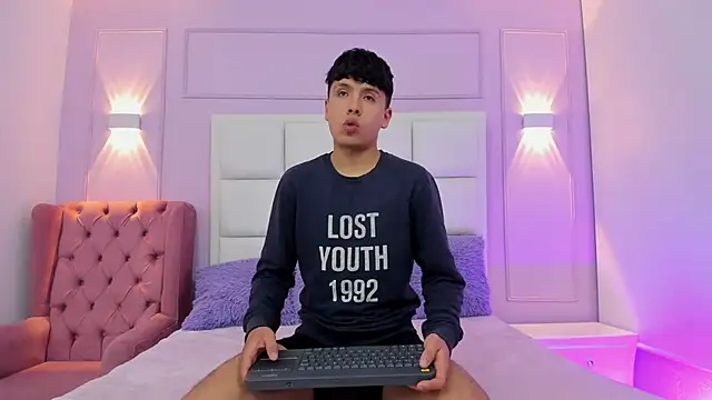 Snapshot of hoot_booys_ chatting on February 28, 9:16 pm hoot booys online show from February 28, 9:16 pm