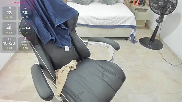 Aziz daud online show from April 7, 7:03 pm