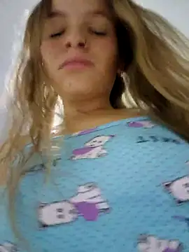 Snapshot of bambiluly chatting on October 18, 1:45 pm bambiluly online show from October 18, 1:45 pm