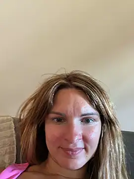 Snapshot of kinkysarahx chatting on June 19, 12:42 pm kinkysarahx online show from June 19, 12:42 pm