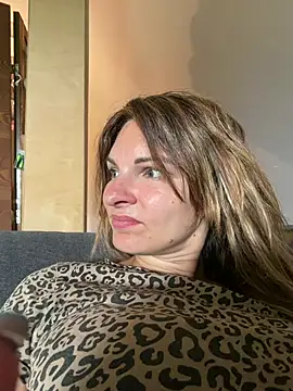 Snapshot of kinkysarahx chatting on June 25, 8:19 am kinkysarahx online show from June 25, 8:19 am