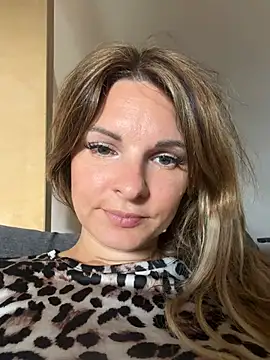 Snapshot of kinkysarahx chatting on July 11, 12:30 pm kinkysarahx online show from July 11, 12:30 pm