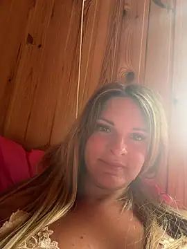 Snapshot of kinkysarahx chatting on July 19, 8:40 am kinkysarahx online show from July 19, 8:40 am