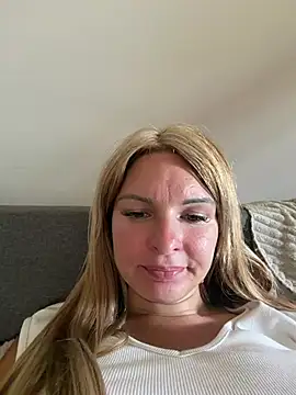 Snapshot of kinkysarahx chatting on July 28, 12:01 pm kinkysarahx online show from July 28, 12:01 pm