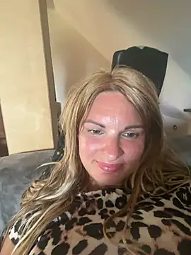 Snapshot of kinkysarahx chatting on July 31, 2:27 pm kinkysarahx online show from July 31, 2:27 pm