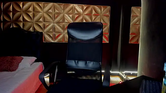 lovenatasha  online show from October 30, 6:41 pm