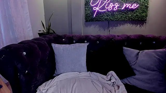 lovenatasha  online show from December 3, 7:56 pm