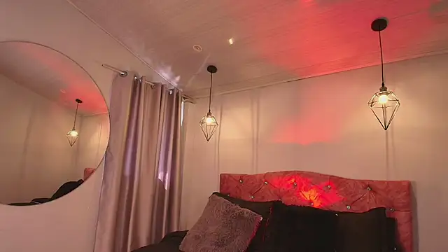 ivy bonnie online show from December 16, 2:00 pm