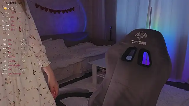 EvelynSin online show from November 19, 6:35 am